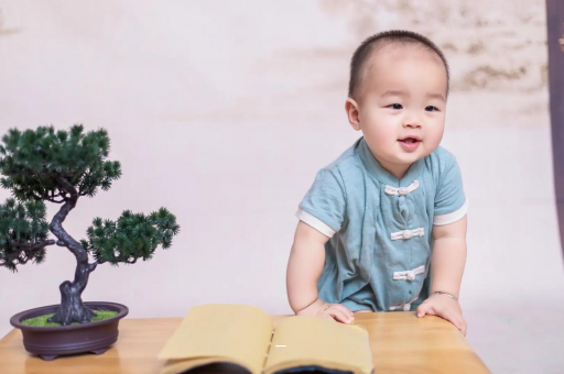 嘉鱼六个月宝宝可以坐吗