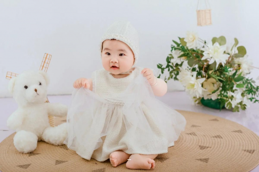 嘉鱼宝宝几个月抬头